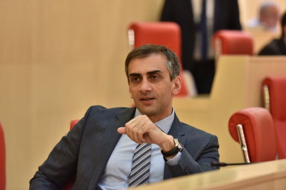 გიორგი კახიანის მტკიცებით, სახლიდან მხოლოდ ტელევიზორი მოპარეს
