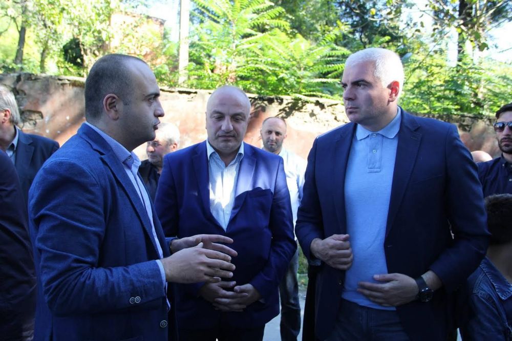 შალვა კიკნაველიძე და  შალვა გოგოლაძე ზესტაფონში სპორტსმენებს შეხვდნენ(R)