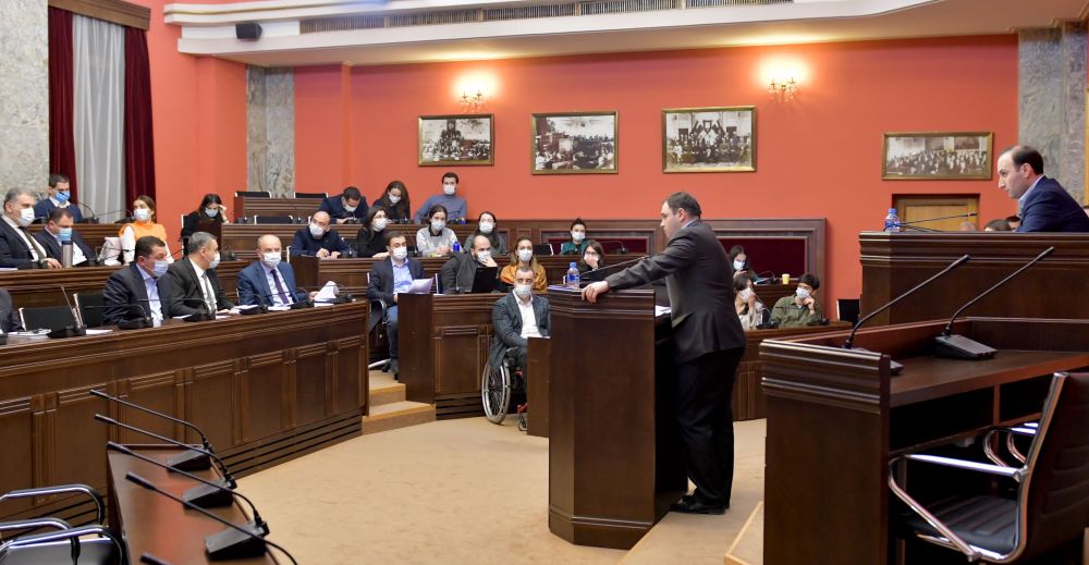 „ზუსტდება, ვინ არ შეიძლება იყოს პრესისა და მასობრივი ინფორმაციის სხვა საშუალებათა წარმომადგენელი”