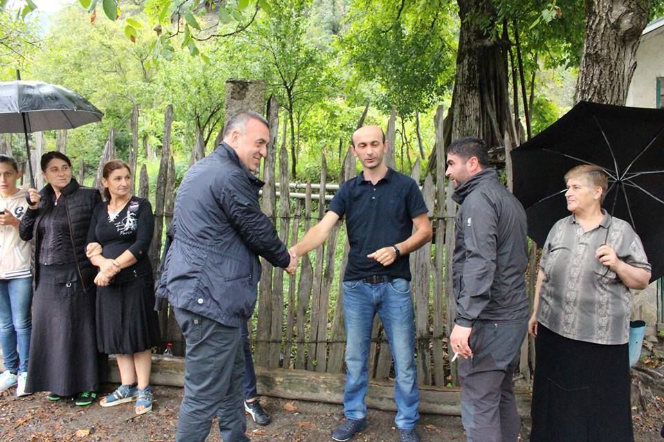 გოჩა ენუქიძე ლენტეხის მუნიციპალიტეტის 10 სოფლის მოსახლეობას შეხვდა(R)