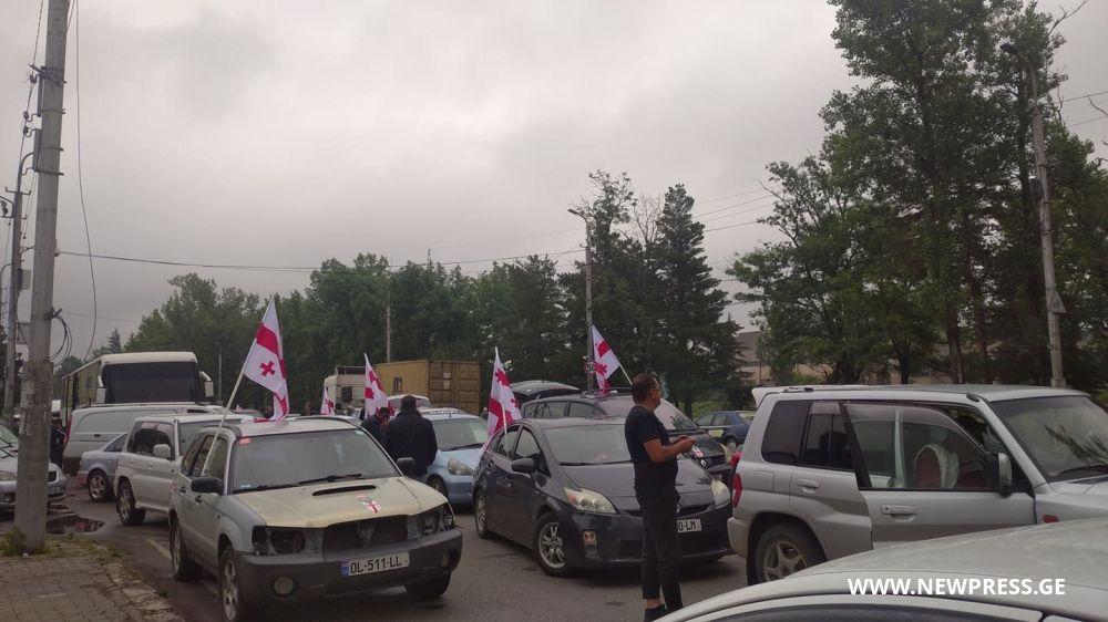 ნამოხვანჰესის წინააღმდეგ დაგეგმილი აქციის მონაწილეები ქუთაისიდან თბილისში გაემგზავრნენ