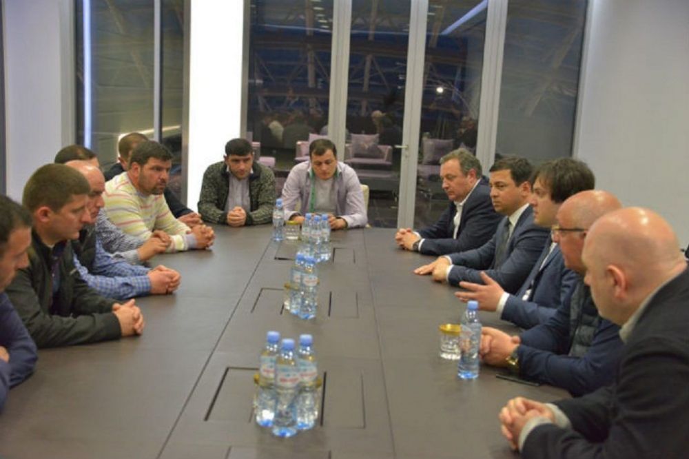 პარლამენტის თავმჯდომარე და დეპუტატები ტყიბულელ მეშახტეებს შეხვდნენ