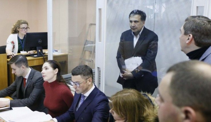 მიხეილ სააკაშვილი სასამართლო დარბაზიდან გაათავისუფლეს