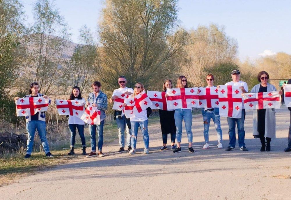 ქუთაისის მესხიშვილის თეატრის მსახიობებმა ერგნეთში აქცია-პერფორმანსი მოაწყვეს