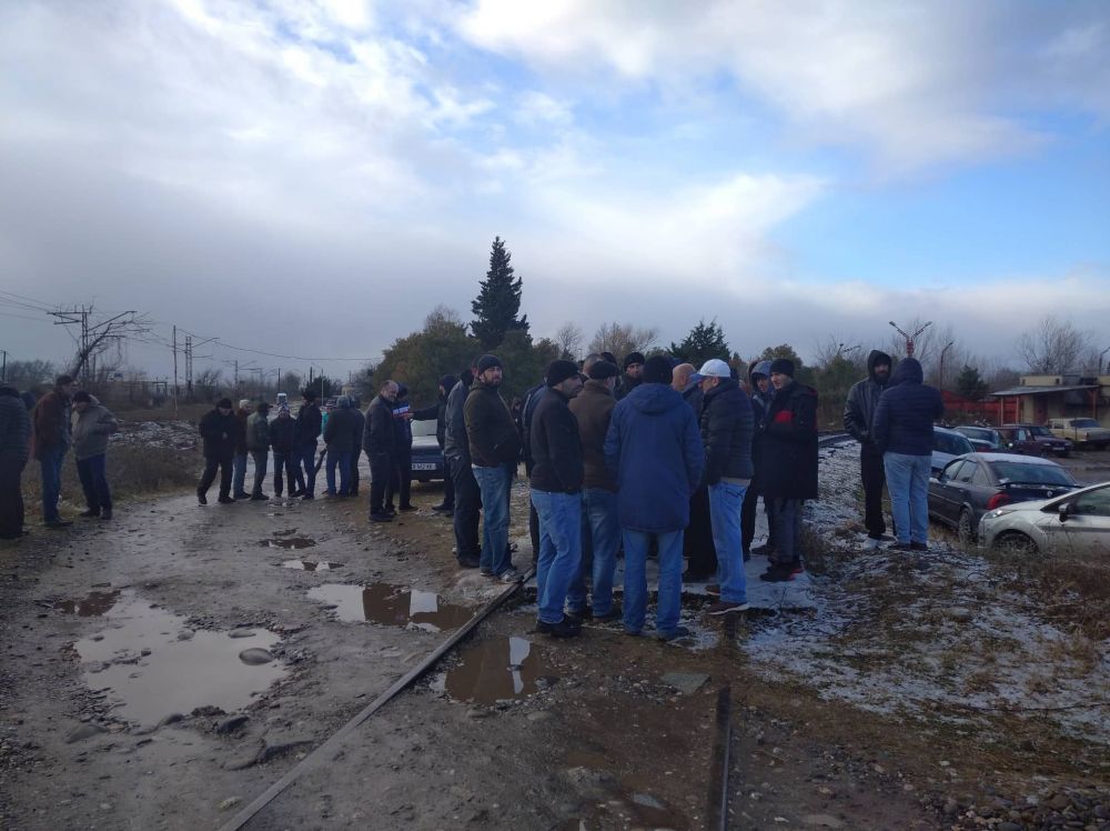 ქუთაისში მეტალურგიული ქარხნის თანამშრომლების პროტესტი გრძელდება