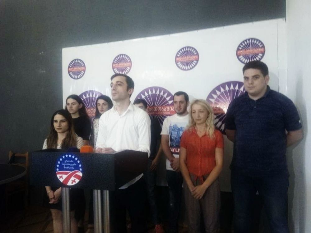 “ნანა კოსტავას საკრებულოში დარჩენა გიორგი ჭიღვარიამ ურჩია”
