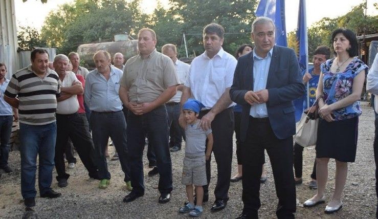 თამაზ ნავერიანი ეკომიგრანტი ოჯახების პრობლემებს გაეცნო (R)