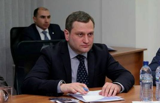 „ქართულ ოცნებიდან” “ბებერი  ნიანგების” ჩამოშორებას ითხოვენ