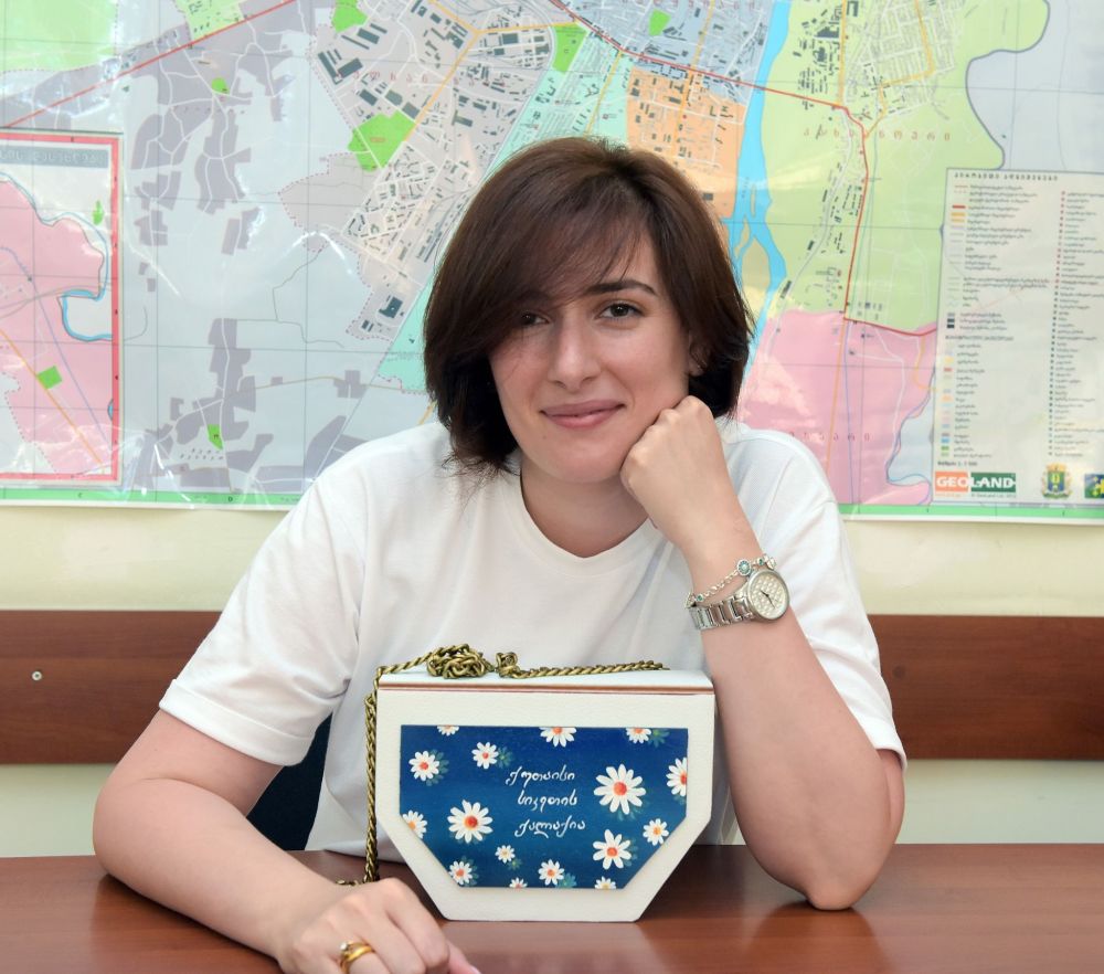 ქუთაისის მერის მოადგილემ ნინო თვალთვაძემ თანამდებობა დატოვა