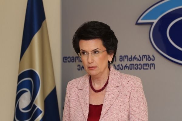 ნინო ბურჯანაძე გიულენის სახელთან დაკავშირებული სასწავლებლების დახურვას ითხოვს