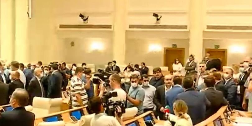 საქართველოს პარლამენტში დღეს სიტუაცია რამდენჯერმე დაიძაბა