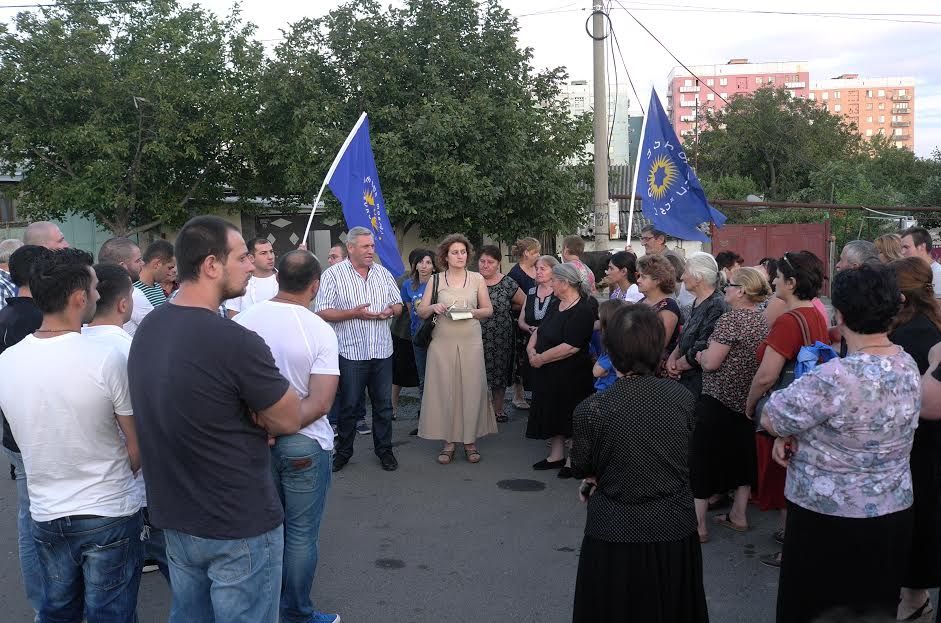 “გპირდებით, რომ თქვენს გვერდით ვიდგები და აქტიურად ვიმუშავებ ყველა პრობლემაზე” (R)