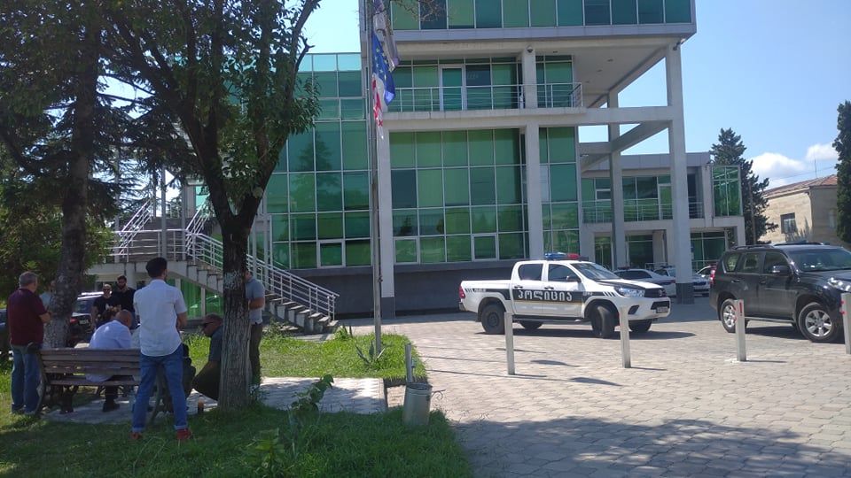 სამტრედიის პოლიციაში დაკითხვაზე მყოფი “ნაციონალური მოძრაობის” წევრი გამოუშვეს