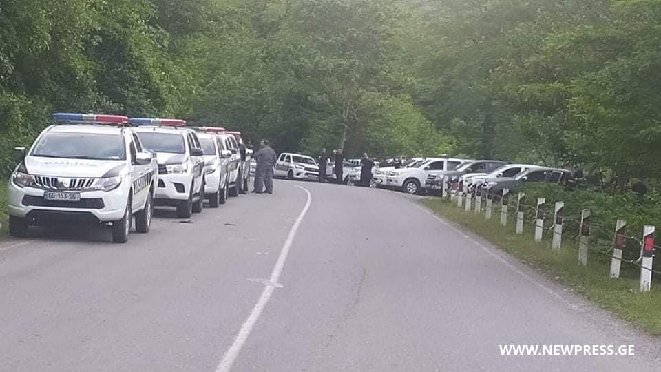 პოლიციელზე თავდასხმის ბრალდებით რიონის ხეობის მცველი დააკავეს, დაჭრილია 2 ადამიანი