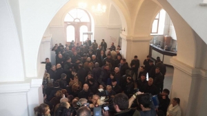რა ხდებოდა ქუთაისის სააპელაციო სასამართლოში ემზარ კვიციანის გათავისუფლების შემდეგ