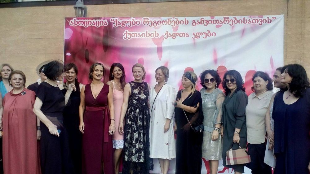 მაკა ჩიჩუას ქუთაისის “ქალთა კლუბის მეგობრის” სტატუსი მიენიჭა