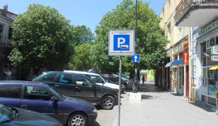 რატომ არ გახდა ქუთაისში პარკირება ფასიანი?