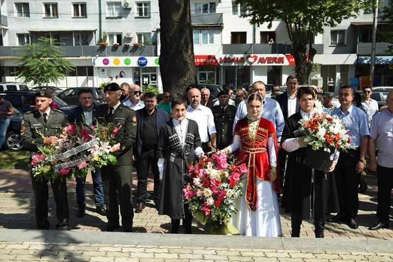 ომში დაღუპულ მებრძოლთა ოჯახებს ქუთაისის მერიამ  1000- 1000 ლარი გადასცა