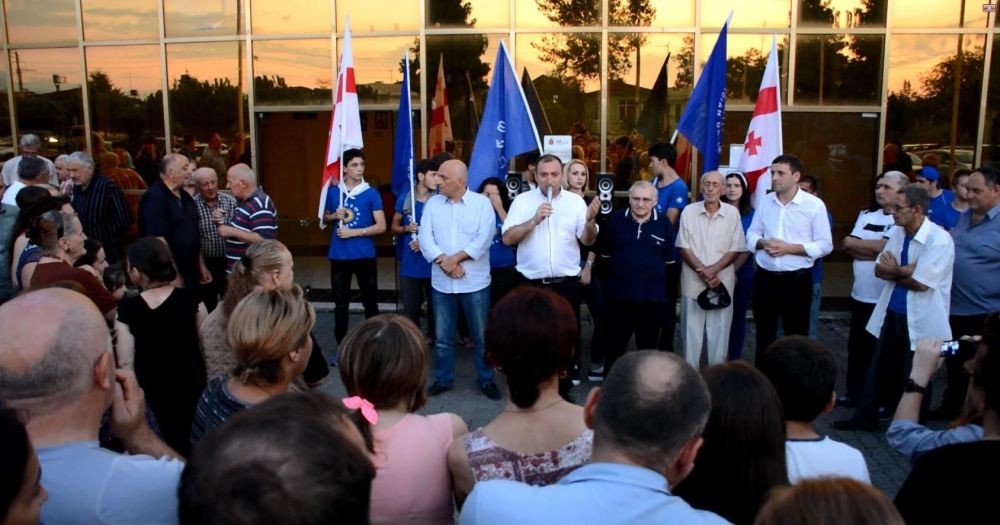 მერაბ ქვარაია და თამაზ ფაცაცია ამომრჩევლებს შეხვდა (R)