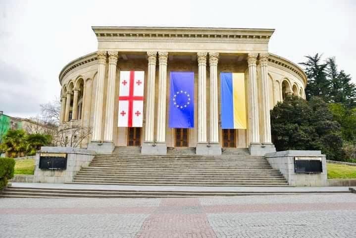 “ქუთაისის მერია შეიძენს გენერატორს, რომელიც გაიგზავნება დამეგობრებულ ქალაქ დნიპროში”.