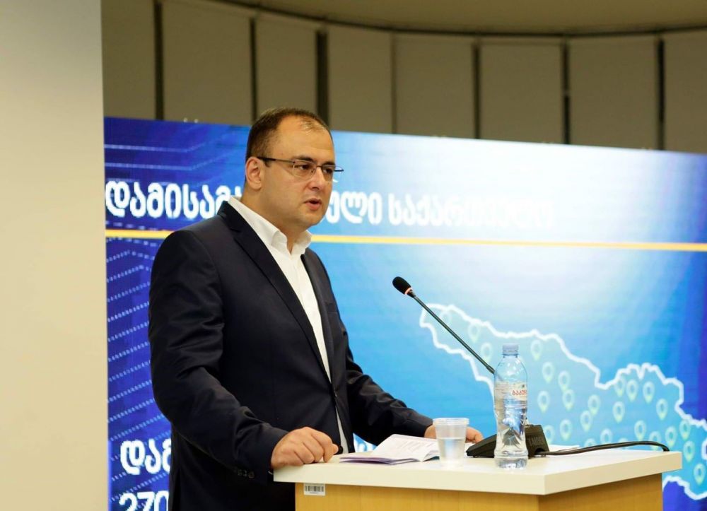 “მოდელირებული ბათუმის ახალი ქრონიკა მოდელირებული ქრონიკის შემქმნელისგან” -რატი ბრეგაძე