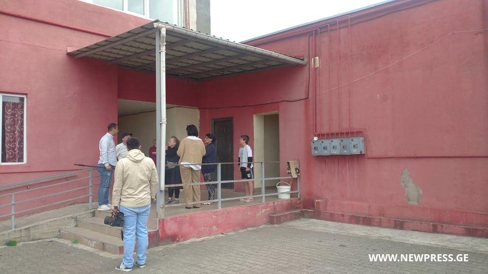 ქუთაისში კომენდანტის საათის დროს პოლიციელებსა და მოქალაქეებს შორის ფიზიკური დაპირისპირება მოხდა