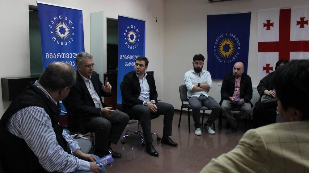 დავით სერგეენკო და ლევან კობერიძე მედიკოსებს  შეხვდნენ(R)