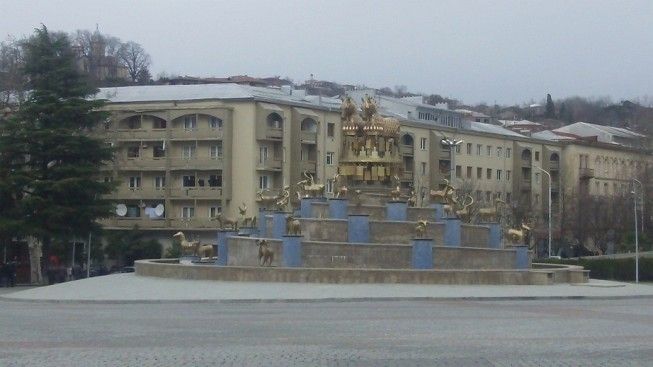 “რამდენიმე დღეა ცენტრალურ მოედანზე შადრევანი არ ფუქციონირებს”-გია უკლება