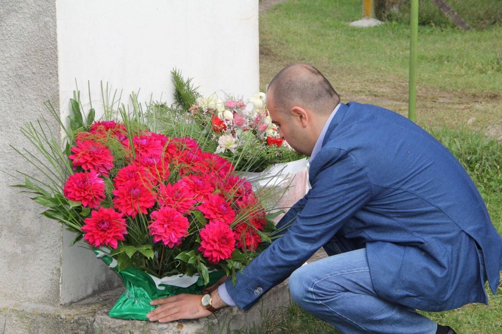 შალვა კიკნაველიძემ აფხაზეთის ომში დაღუპული ზესტაფონელი გმირების ხსოვნას პატივი მიაგო(R)