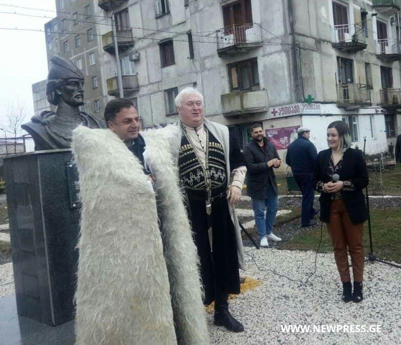 ქუთაისში ახლადმოწყობილ სკვერში შოთა რუსთაველის ბიუსტი განთავსდა