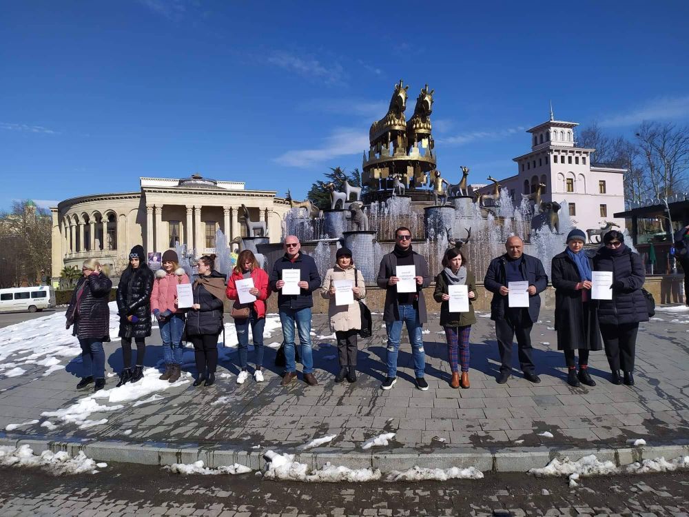 “მედიასთან ბრძოლა ხელისუფლებას არ აძლიერებს” – ქუთაისში  სოლიდარობის აქცია გაიმართა