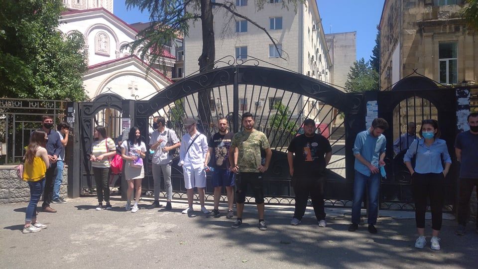 ყველას არ გვაქვს კომპიუტერი და მოგვცენ უფლება გამოცდები ტელეფონით ჩავაბაროთ – სტუდენტები