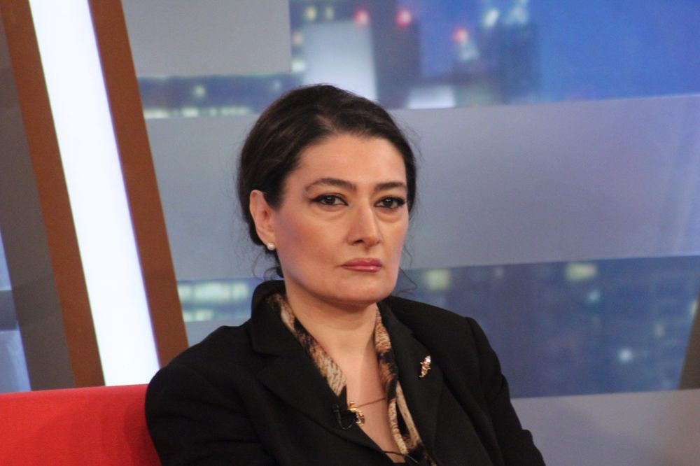ქუთაისის აეროპორტში თაკო ჩარკვიანს და მის მეუღლეს თავს დაესხნენ