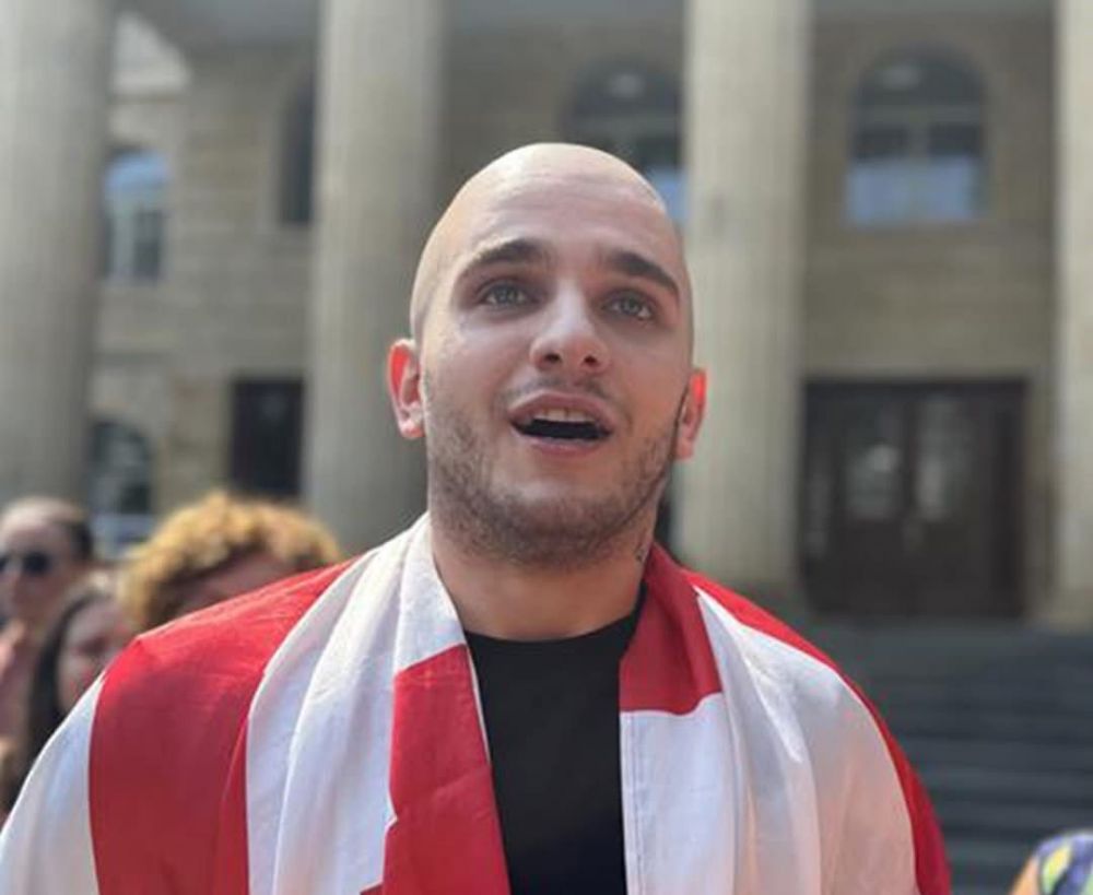 პროევროპული აქციების მონაწილე თედო აბრამოვი სასამართლო დარბაზიდან გაათავისუფლეს