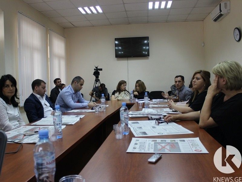 თელავის გენდერის მედიაცენტრი მერობის კანდიდატებს ქალთა საჭიროებებზე ესაუბრა