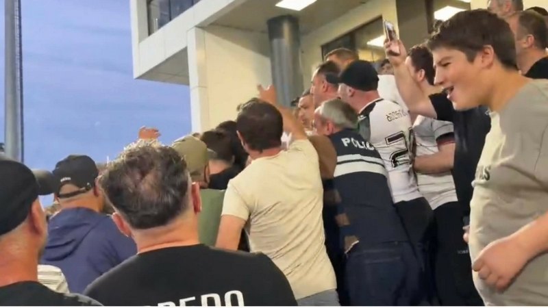 „ტორპედოს“ ფანები კლუბის ადმინისტრაციას ფიზიკურად დაუპირისპირდნენ