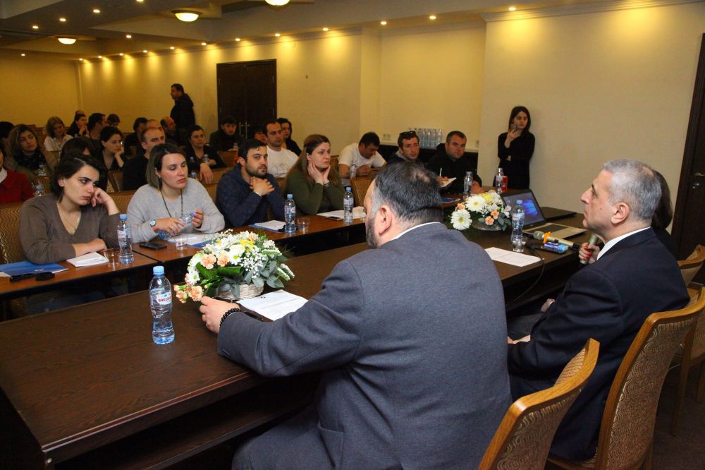 ქუთაისში ტურისტული გიდებისთვის ქვეყნის პოლიტიკურ პრიორიტეტებთან დაკავშირებით ტრენინგი იმართება