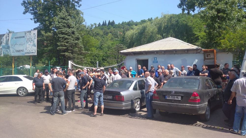 ტყიბულის მეშახტეები მეორე დღეა, გაფიცვას აგრძელებენ