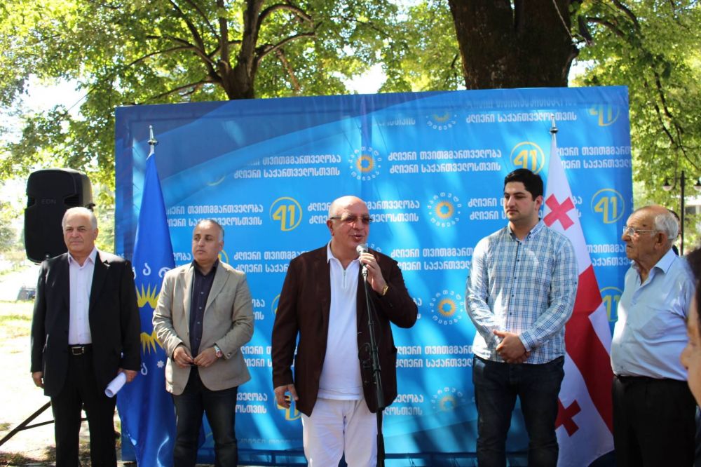 „ქართული ოცნების“ ტყიბულის მერობის კანდიდატმა ამომრჩეველთან შეხვედრები დაიწყო  [R]