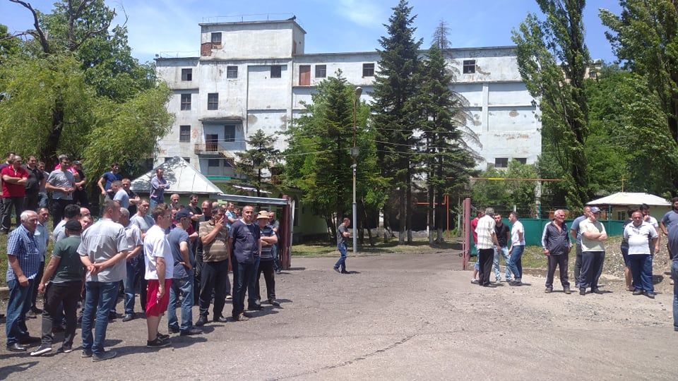 ტყიბულში მეშახტეებსა და კომპანიის წარმომადგენლებს შორის მოლაპარაკება დასრულდა