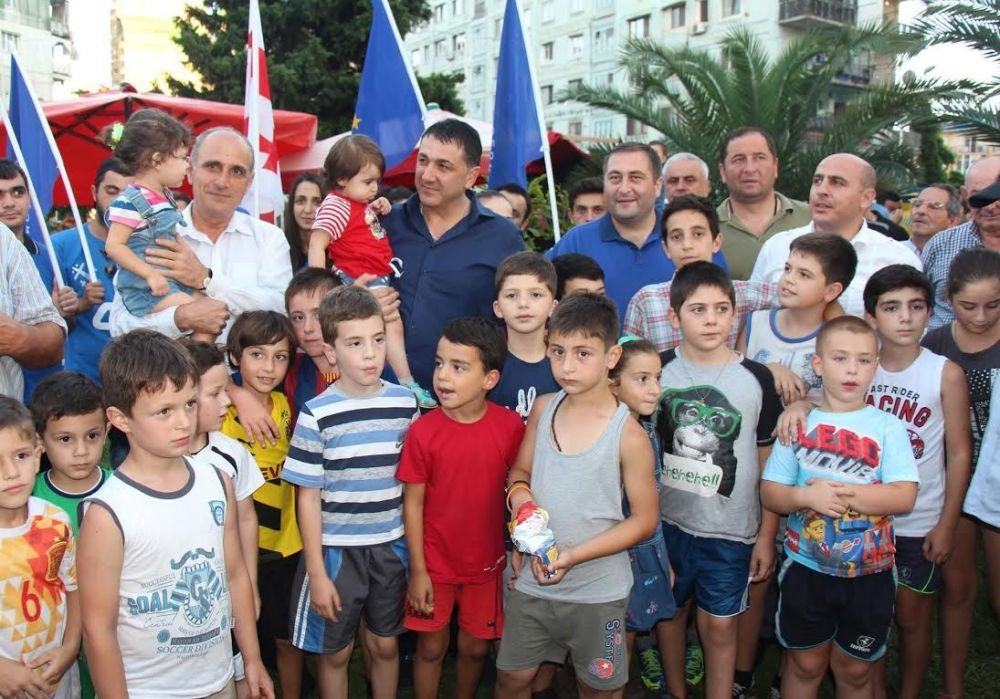 წინასააჩევნო შეხვედრა კობალაძის ქუჩის მოსახლეობასთან (R)