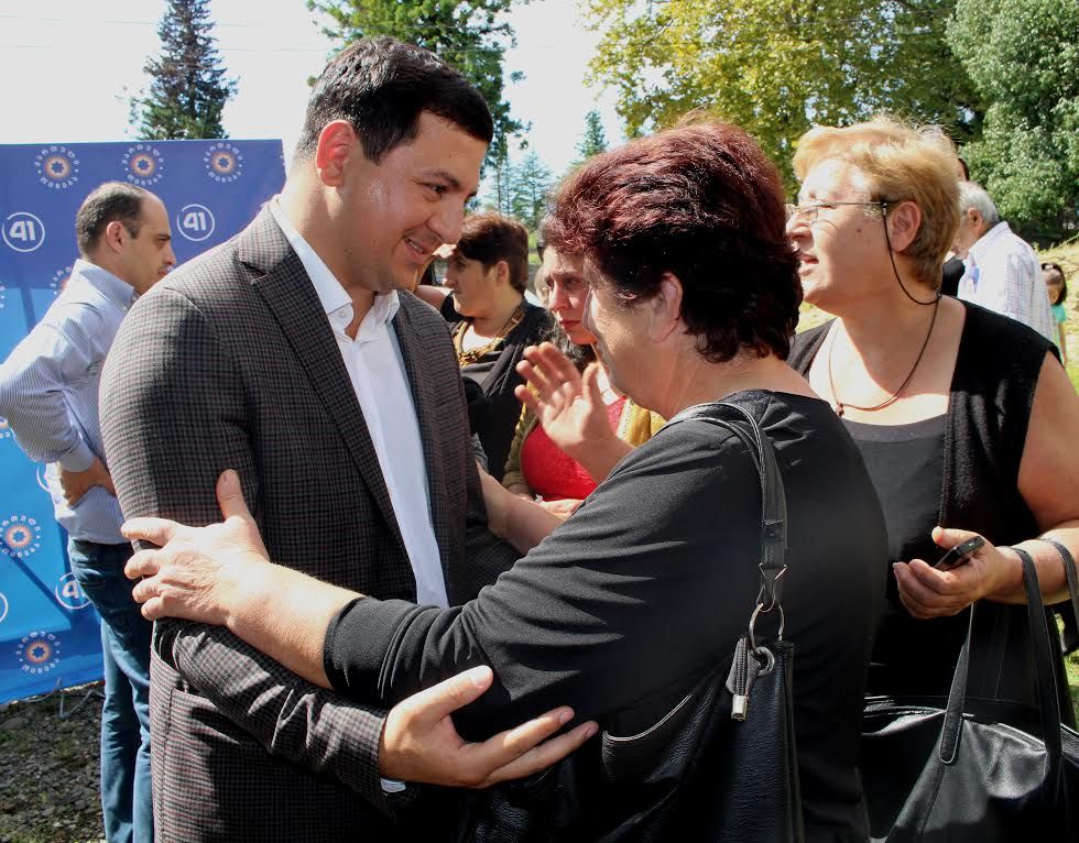 „ნუ მისცემთ ხმას წარსულს, ხმა მიეცით მომავალს“ (R)