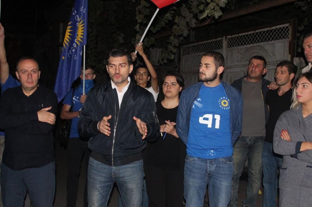 “მოსახლეობასთან შეხვედრებისას აქცენტებს ვაკეთებ თავისუფლებაზე”  (R)