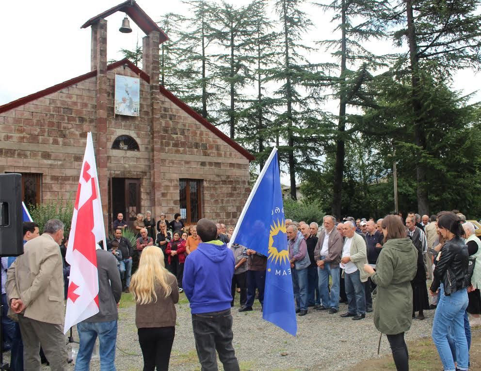 “დღეს საქართველო განსხვავებულად თავისუფალ არჩევნებს ატარებს”  (R)