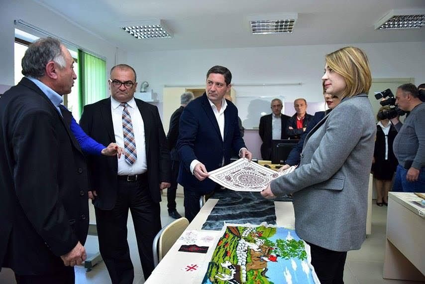 გელა სამხარაული და ალექსანდრე ჯეჯელავა საჯარო სკოლების პედაგოგებს შეხვდნენ(R)