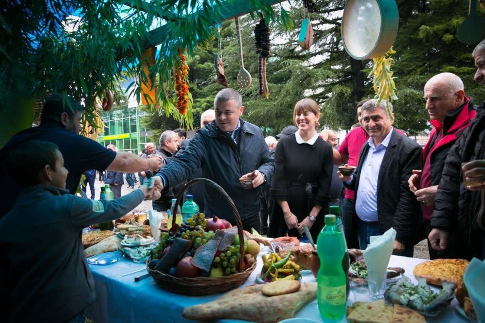 ოთარ დანელიამ მოსახლეობათან ერთად ,,ჭყონდიდლობა”იზეიმა (R)