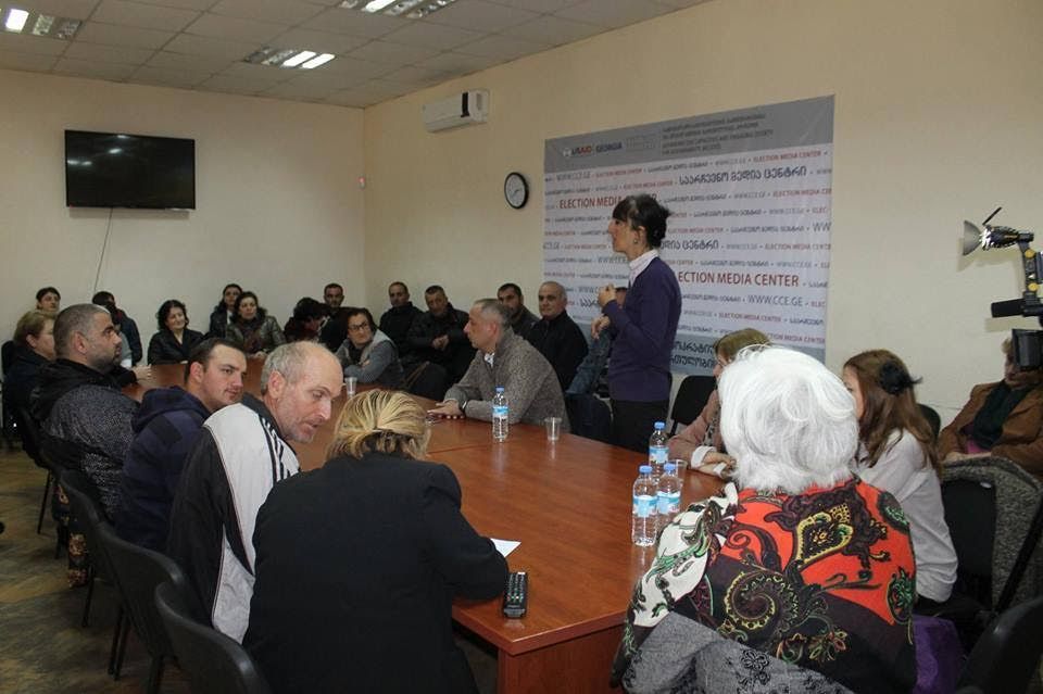 ირაკლი სესიაშვილი არასამთავრობო ორგანიზაციების წარმომადგენლებსა და შეზღუდული შესაძლებლობების მქონე პირებს შეხვდა (R)
