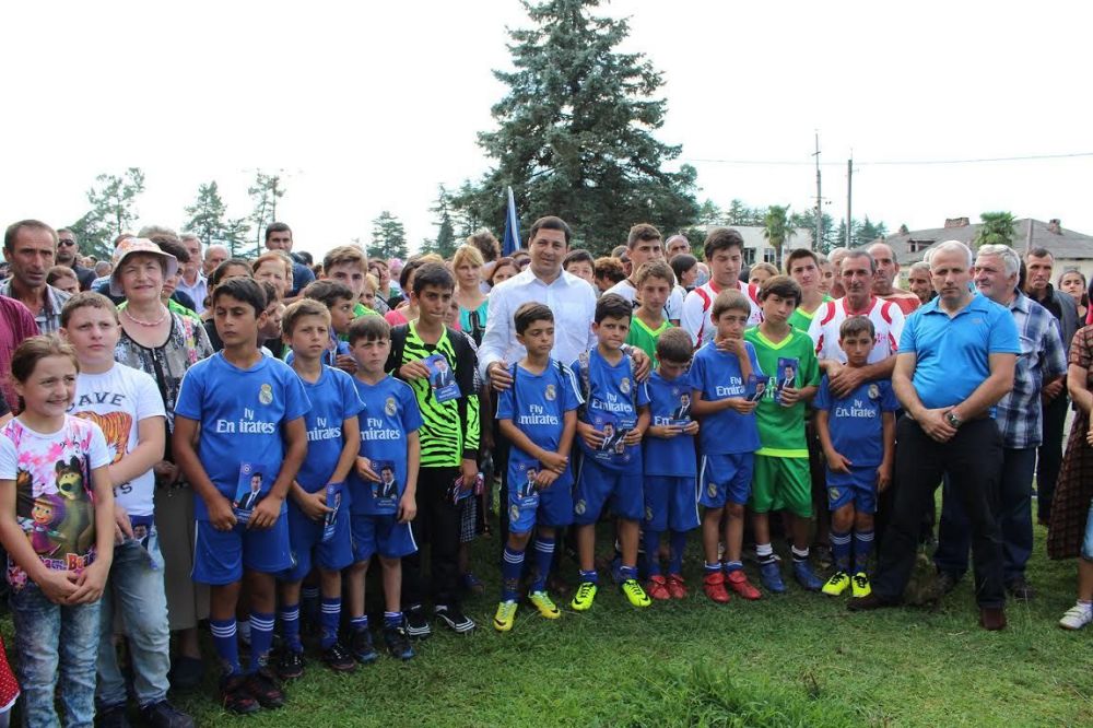 “არცერთი სოფელი არ უნდა დარჩეს გზის, წყლის, გაზისა და ელექტროენერგიის გარეშე” (R)