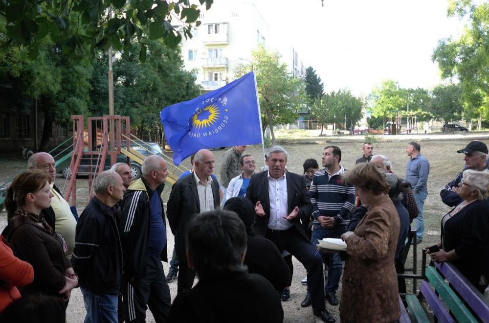 შოთა ხაბარელი აეროპორტის დასახლების მცხოვრებლებს შეხვდა (R)