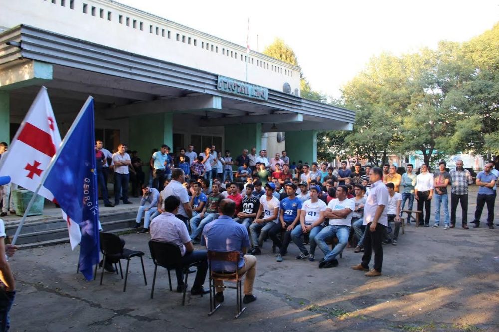 რუსლან გაჯიევი და თამაზ ნავერიანი მოსახლეობას შეხვდნენ (R)
